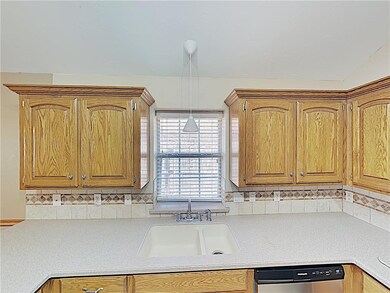 2125 NE 13th St, Moore, OK 73160 - photo 5