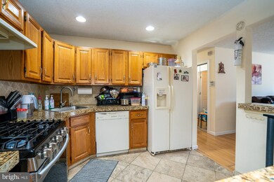 37 Voscek Ct, Lawrence Township, NJ 08648 - photo 3