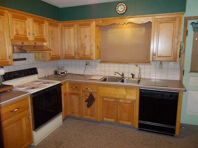 3225 Suburban Ln, Erie, PA 16506 - photo 7