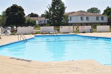 4511 Kings Walk Dr unit 2B, Rolling Meadows, IL 60008 - photo 7