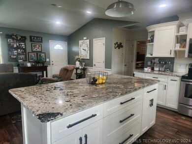 714 W 9th St, Cushing, OK 74023 - photo 7