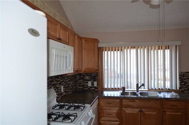24 Loring Rd unit 2nd fl, Warwick, RI 02889 - photo 7