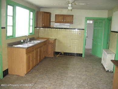 44 Atherholt Dr, Wyoming, PA 18644 - photo 5