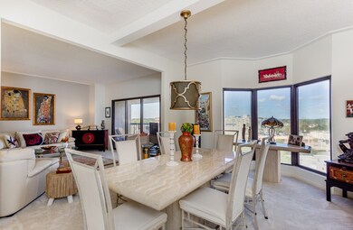 FORMAL DINING ROOM: