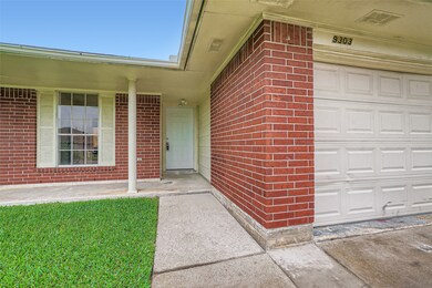 9303 Blackhawk Cir, Houston, TX 77075 - photo 4