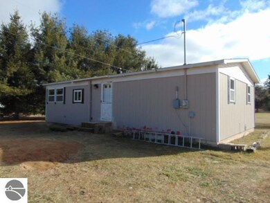 8829 E Pierce Rd, Ithaca, MI 48847 - photo 4