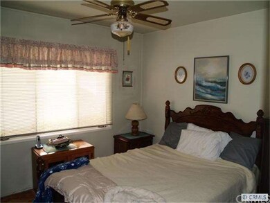 Middle bedroom.