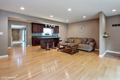 2313 Robincrest Ln, Glenview, IL 60025 - photo 4