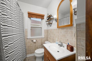 1451 E High St, Davenport, IA 52803 - photo 3