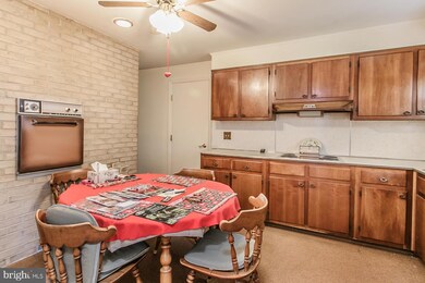 2417 Laurel Rd, Reading, PA 19609 - photo 6