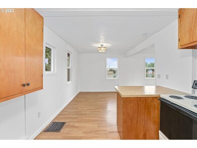 1401 Jordan St, the Dalles, OR 97058 - photo 4