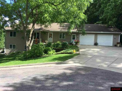 1239 1239 S 4th St, New Ulm, MN 56073 - photo 2