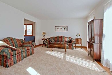 543 Stewart St, Batavia, IL 60510 - photo 2