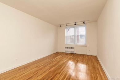 31-85 Crescent St unit 2, Astoria, NY 11106 - photo 5