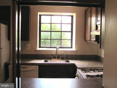 415 Snowflake Cir, Norristown, PA 19403 - photo 7