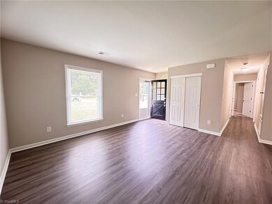 806 Ernest Ct, High Point, NC 27263 - photo 3