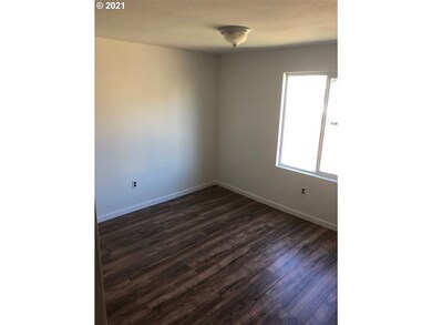 517 W 14th St, the Dalles, OR 97058 - photo 4