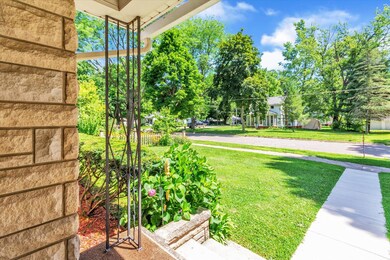 06-623-N-Main-St-WindowStill-Real-Estate