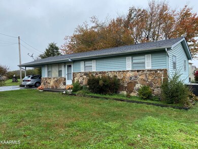 556 Dillon St, Crossville, TN 38555 - photo 3