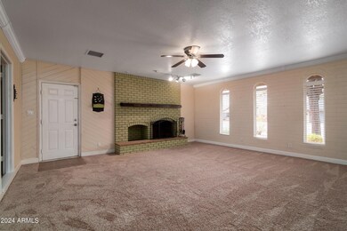 04_Large Family Room with Fireplace