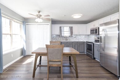 135 Aulbern Dr E unit East, Mount Washington, KY 40047 - photo 5