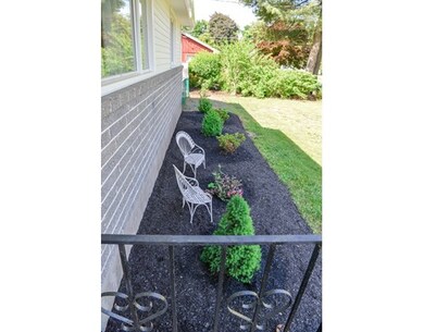 102 Coronet Cir, Feeding Hills, MA 01030 - photo 5