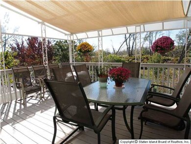 646 Seaview Ave, Staten Island, NY 10305 - photo 2