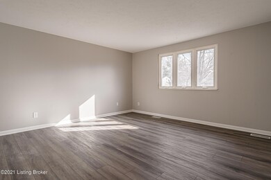 8214 Sealston Dr, Louisville, KY 40228 - photo 5