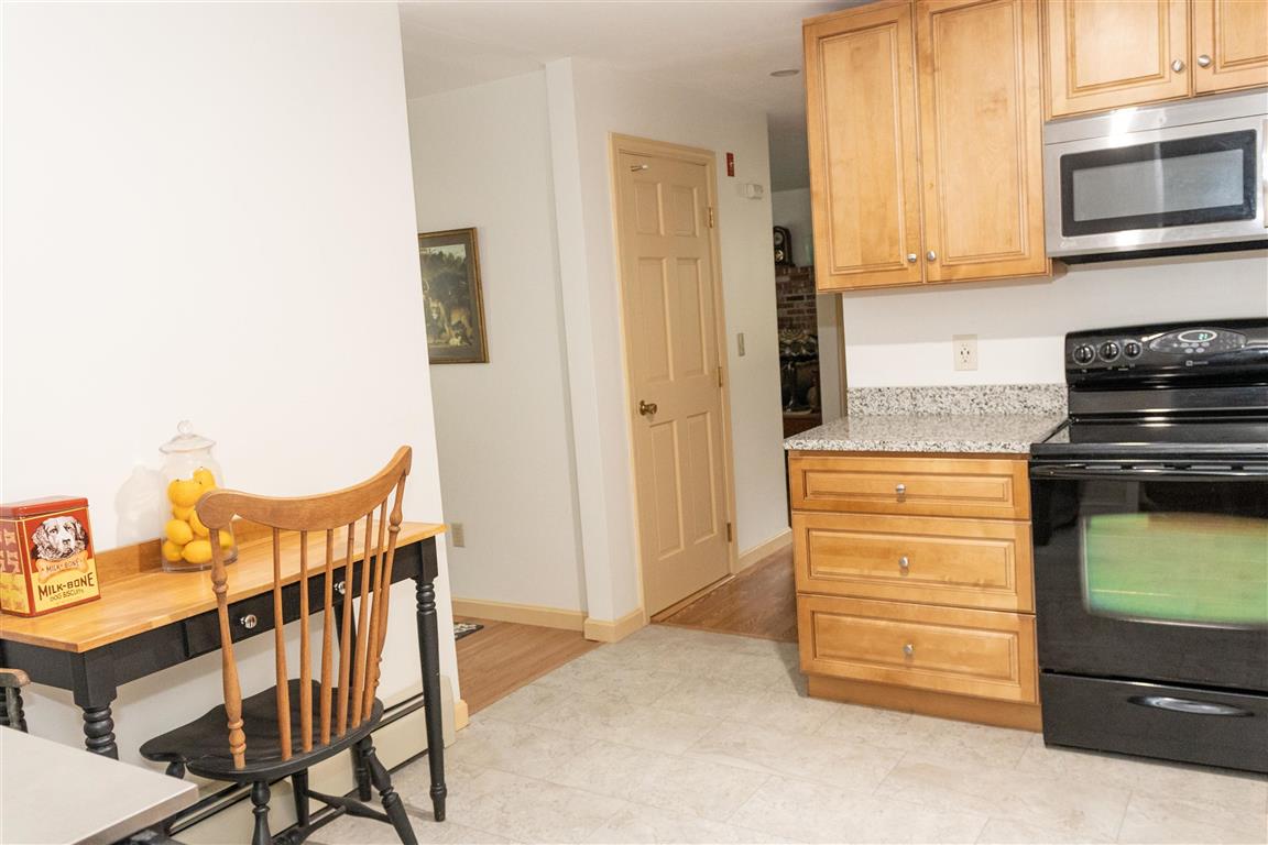 21 Raintree Dr, Londonderry, NH 03053 - photo 3