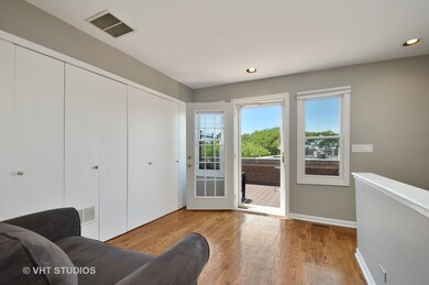 2642 N Southport Ave, Chicago, IL 60614 - photo 2