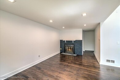 06-LIVING ROOM