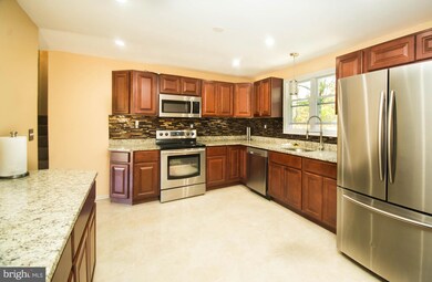 4804 Birchtree Ln, Temple Hills, MD 20748 - photo 2
