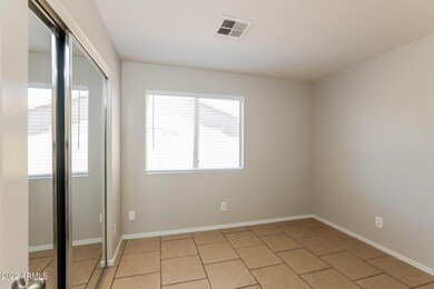 013-photo-bedroom-11920928