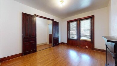 LR w/ Nice French Doors