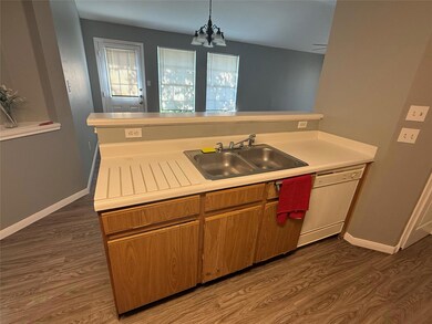 2221 Creekside Ln unit B, Georgetown, TX 78626 - photo 4