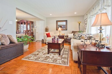 004_LIVING ROOM