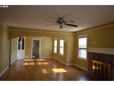 607 E 9th St, the Dalles, OR 97058 - photo 3