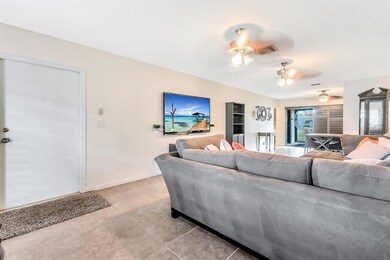 Living area (2)