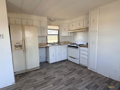 135 Creekway Ln, Seguin, TX 78155 - photo 3