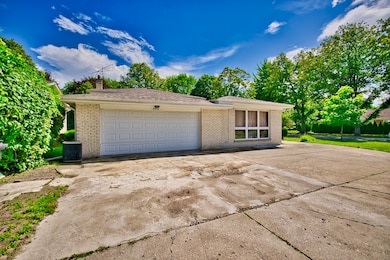 4454 Concord Ln, Skokie, IL 60076 - photo 6