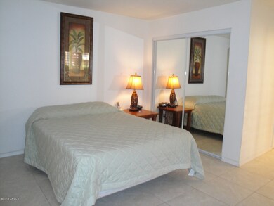 Master Bedroom w/2 Closet