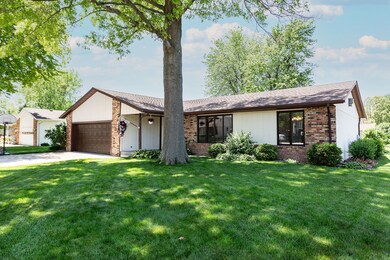 260 Crestwood Dr, Lincoln, IL 62656 - photo 2