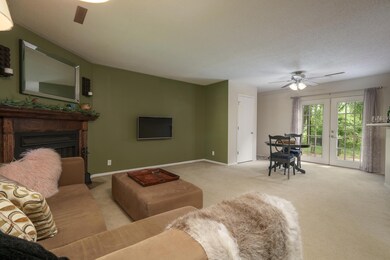 Living Room (b)