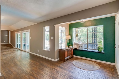 1401 Driftwood Dr, Euless, TX 76040 - photo 4