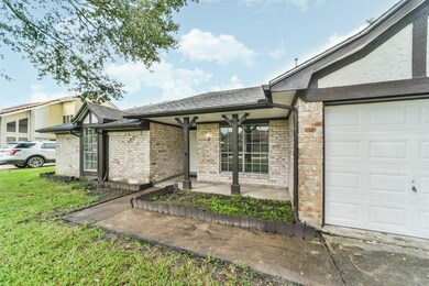 8015 Green Lawn Dr, Houston, TX 77088 - photo 4