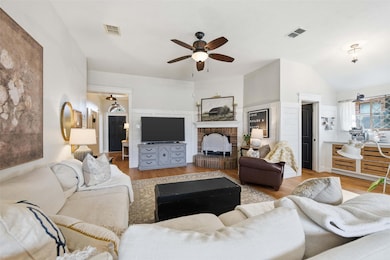 629 Tracy Dr, Azle, TX 76020 - photo 4