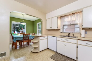 013-Kitchen-4619641-medium