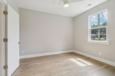 1197 Douglas MacArthur St SW-010