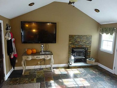 89 Catalpa Ave, Riverside, RI 02915 - photo 7