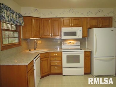 5712 N Keenland Ave, Peoria, IL 61614 - photo 5